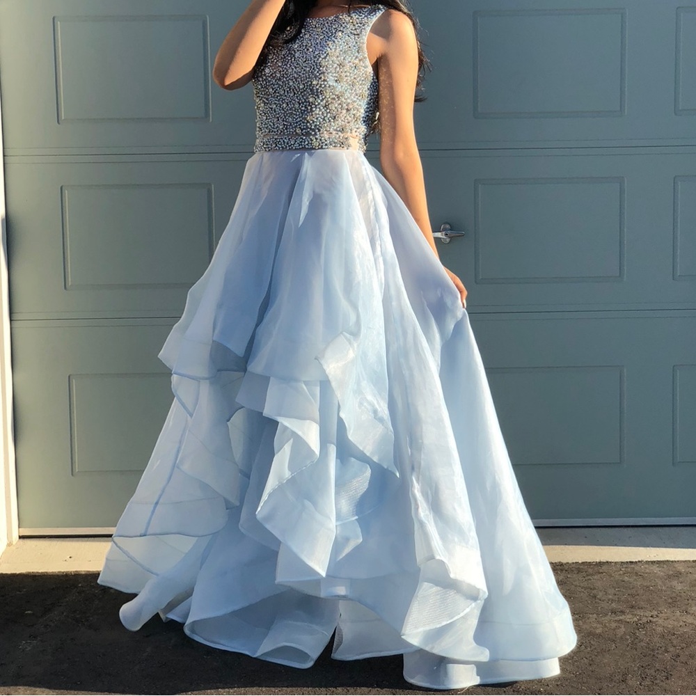 Beautiful high-low prom/wedding guest dress